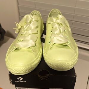 Converse junior size 5 1/2